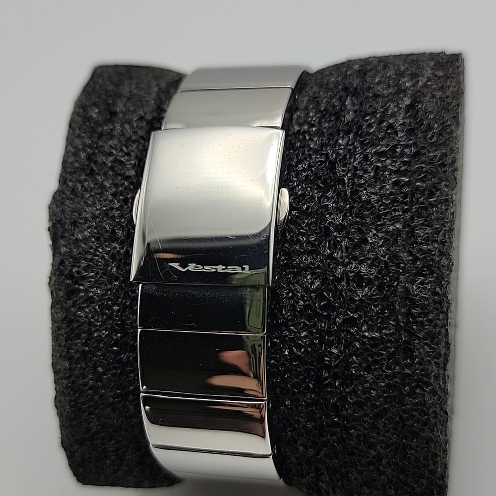 RARE Womens Chrome VESTAL Destroyer Silver Wrist Watch Polished NEW Battery 37mm - Picture 3 of 10